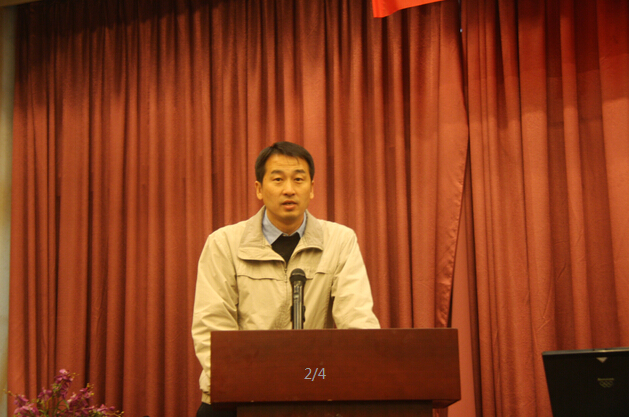 中国大学生体育协会田径分会秘书长、清华大学体育部主任刘波致开幕词