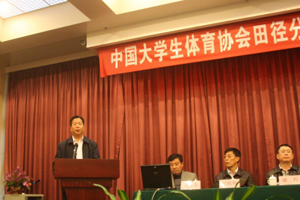 覃卫国副校长致欢迎词