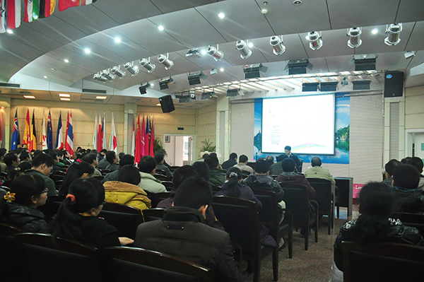 报告会现场（大学生通讯社 张钰千/摄）