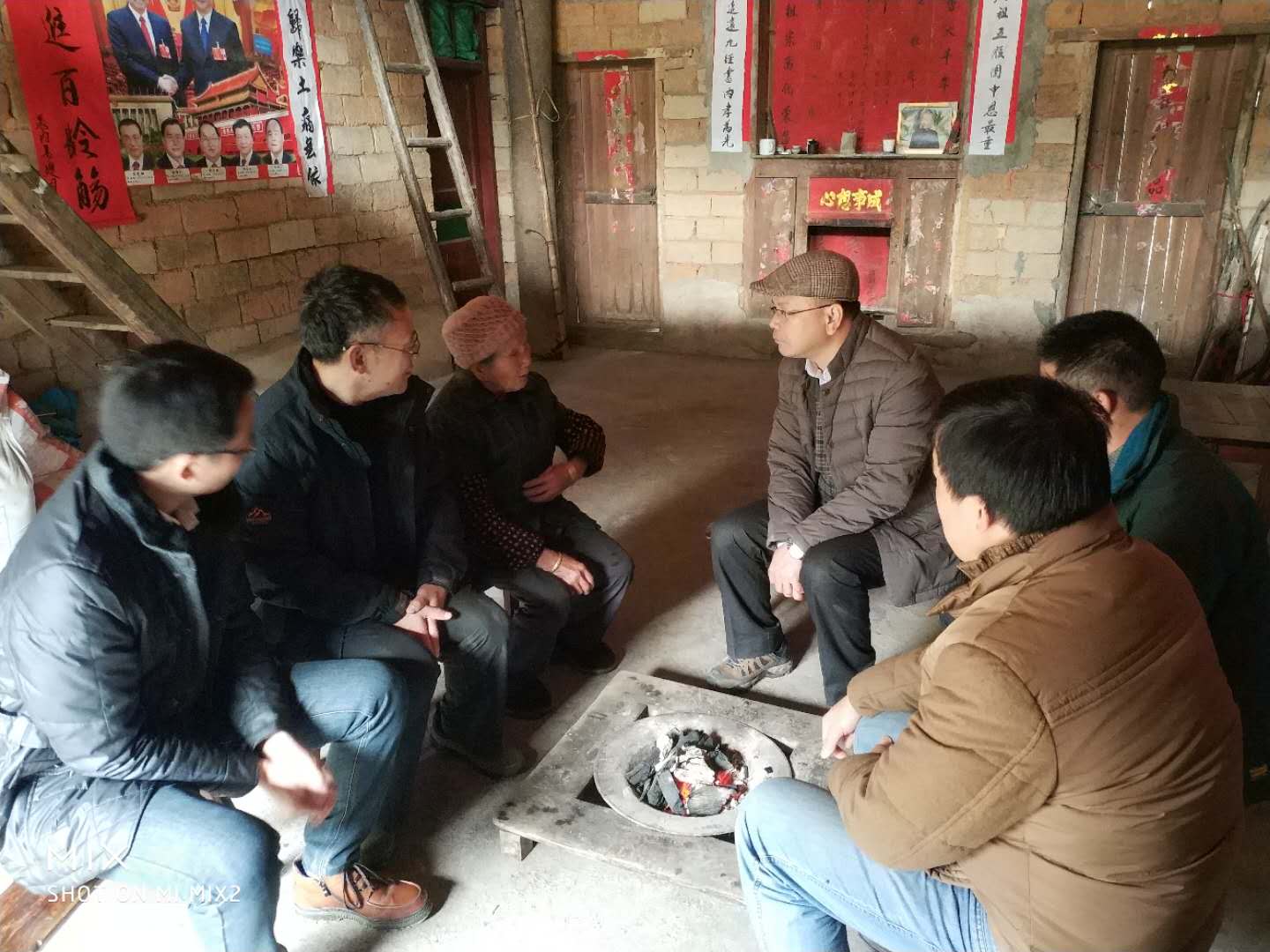 苏桂发副校长看望慰问贫困户.jpg