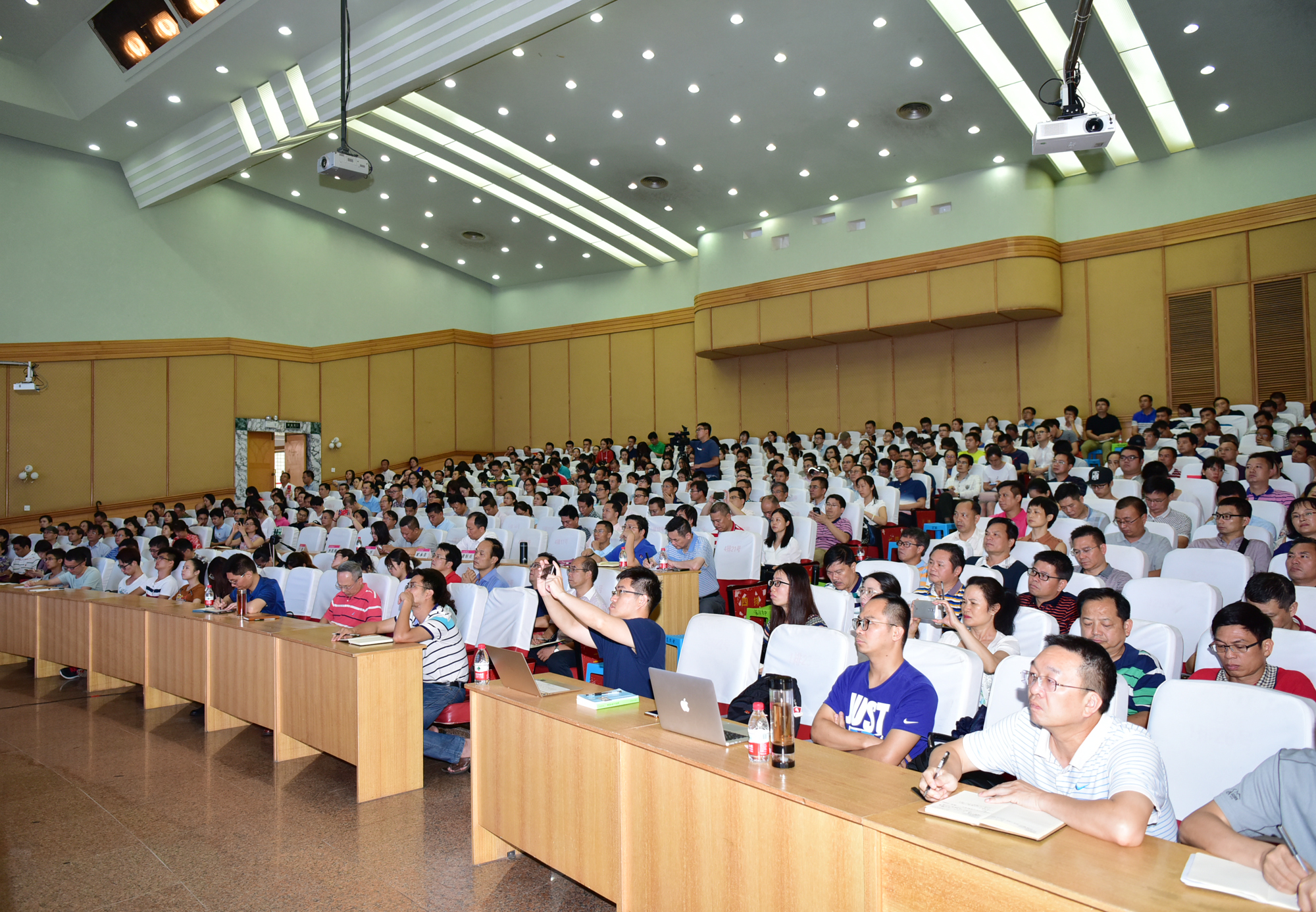 报告会现场29.jpg