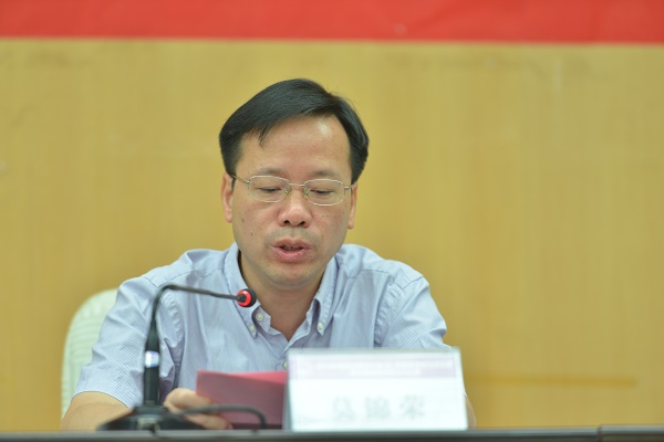 自治区高校工委副书记莫锦荣讲话（大学生通讯社　陈园园　摄）