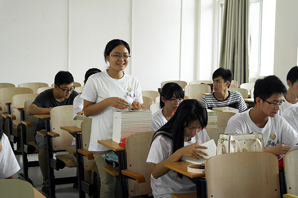 志愿者在分享支教计划