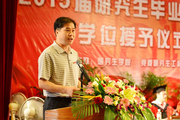 文学院樊中元教授作为导师代表发言（大学生通讯社                     </div></div></article>
                    </div>
                    <div id=