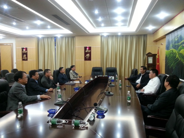 副校长陈洪江、覃卫国参加我校和龙胜县校地合作洽谈会