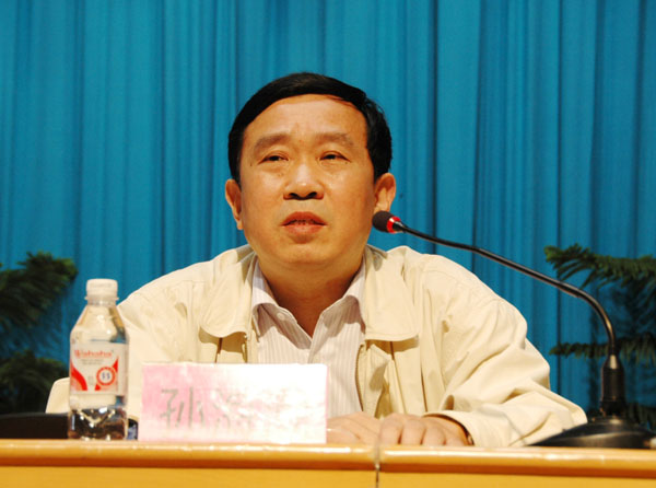 自治区高校工委副书记孙海潮主持会议并讲话