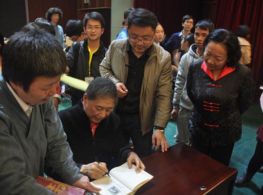 白先勇先生签名现场