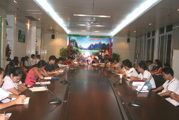 中国社科院学部委员廖学盛研究员与我校师生座谈交流