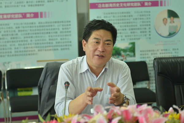 教育部教师工作司副司长葛振江主持座谈会（大学生                    </div></div></article>
                    </div>
                    <div id=