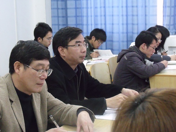 梁宏校长在化学化工学院听课(大学生记者团 邓永霞 摄)