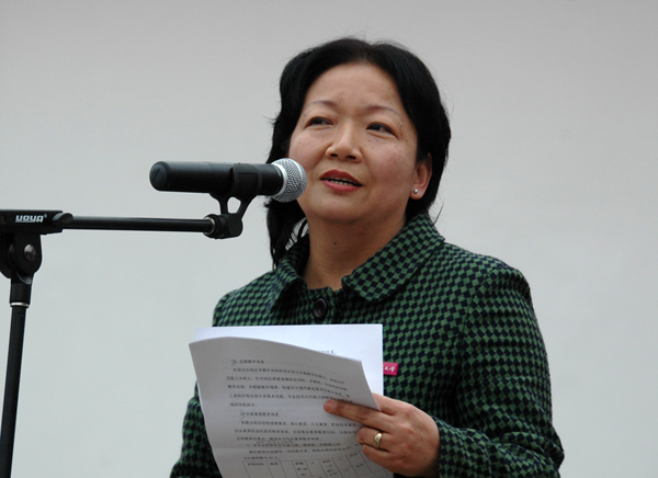 校党委书记、校评建工作领导小组组长王枬在会上作重要讲话。