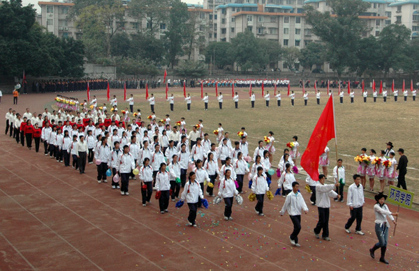 环境与资源学院入场。