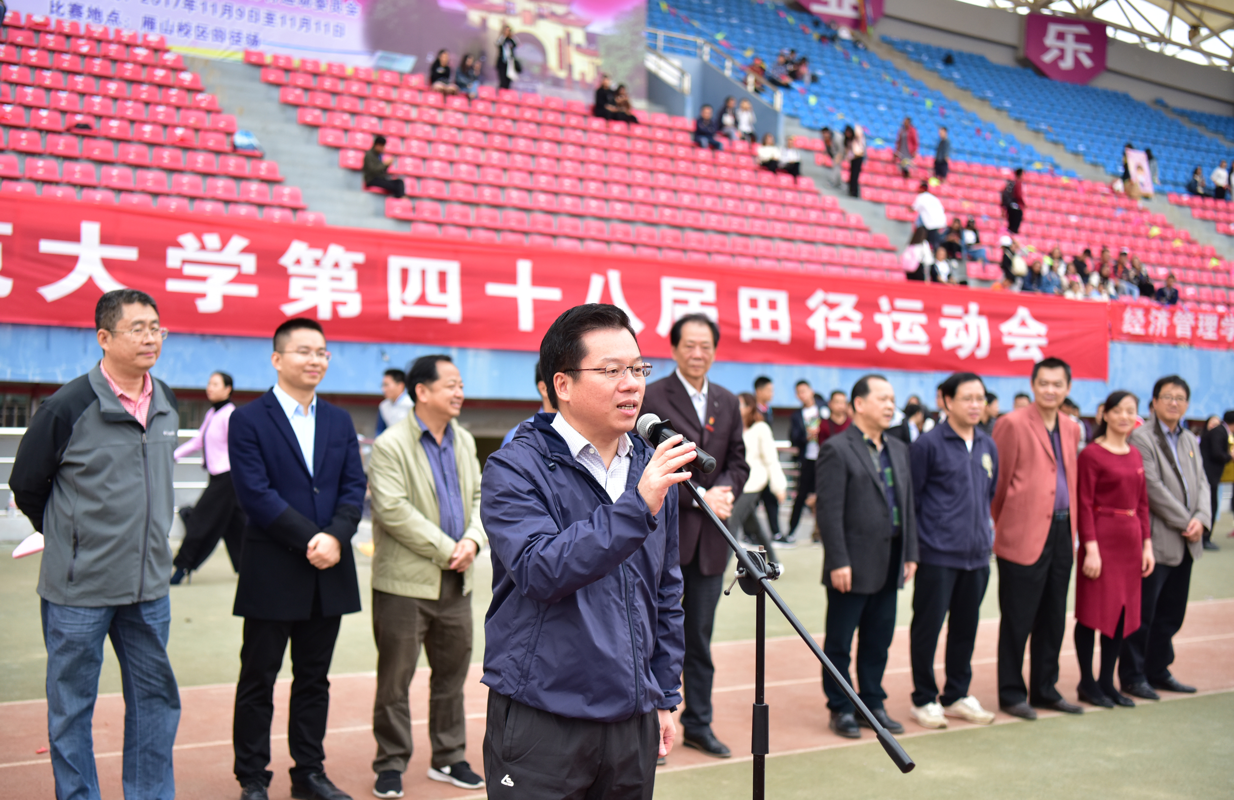 贺祖斌校长宣布运动会闭幕9.jpg