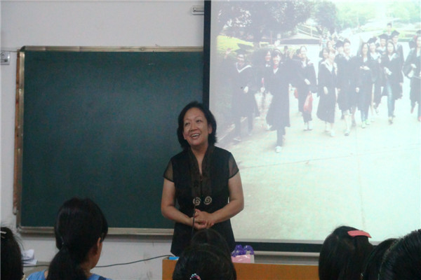 在历史文化与旅游学院的新生见面会上，                    </div></div></article>
                    </div>
                    <div id=