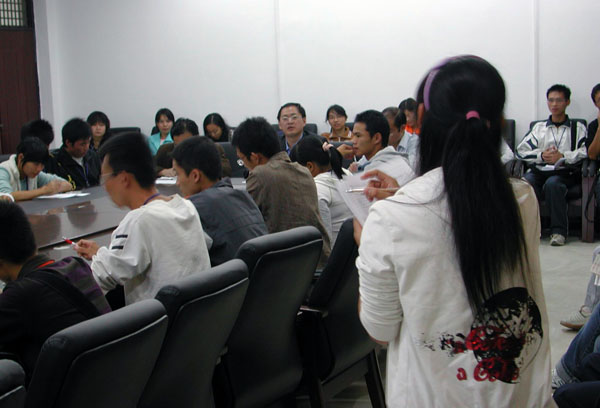 我校召开雁山校区学生代表座谈会。