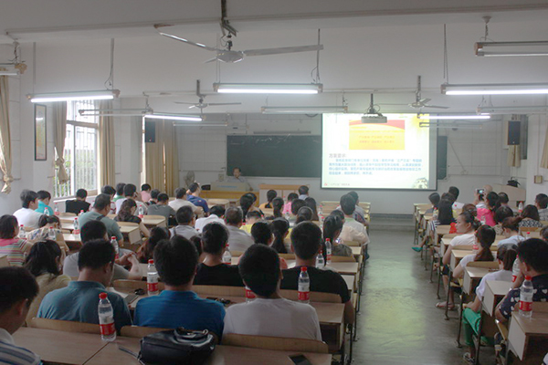 后勤服务集团党课现场