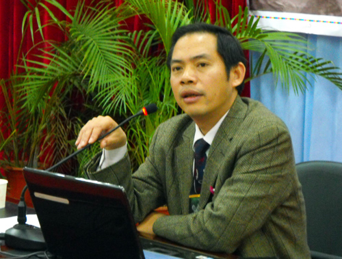 杨树喆教授阐述“文化整合与中国民间文学的总体风格”。