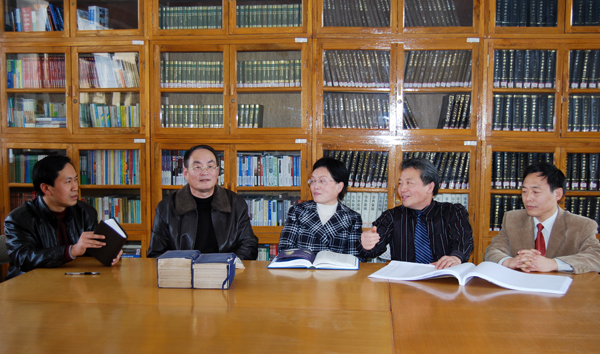 文学院博导合影。