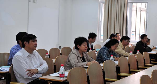 校党委书记王枬、校长梁宏陪同调研组一同听课