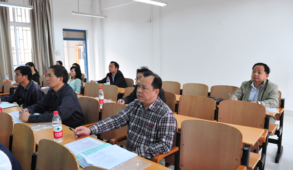 副校长白晓军陪同调研组一同听课