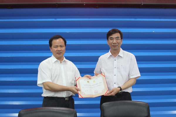 梁宏校长受聘玉林师范学院客座教授