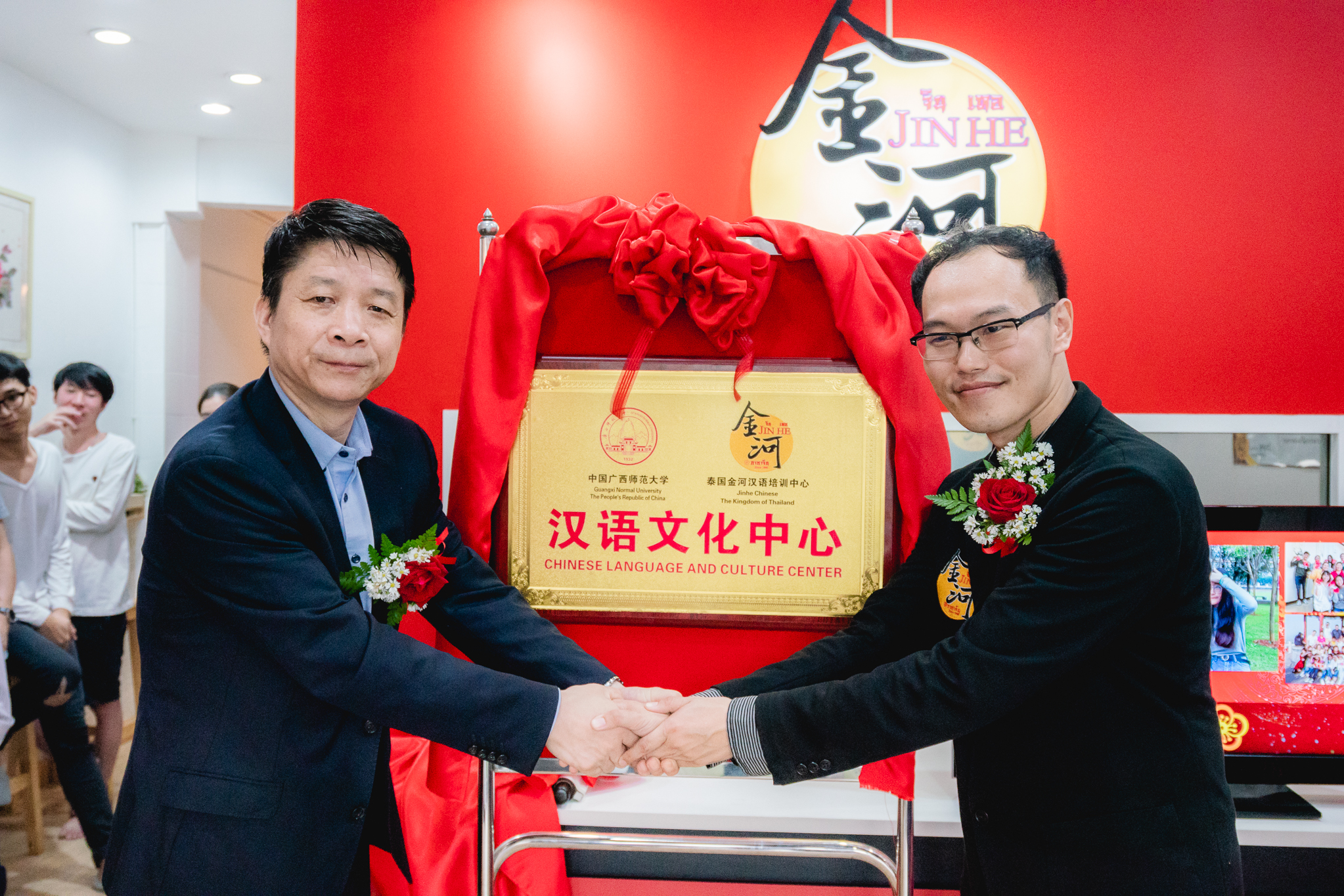 9.孙杰远副校长为我校共建的汉语文化中心揭牌.jpg