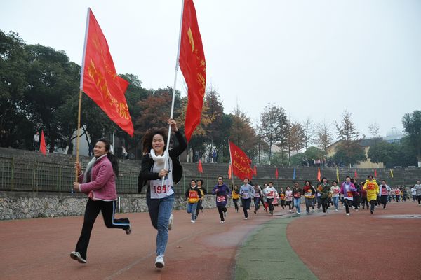 满心欢喜奔向美好的2012（徐艺萍 摄）