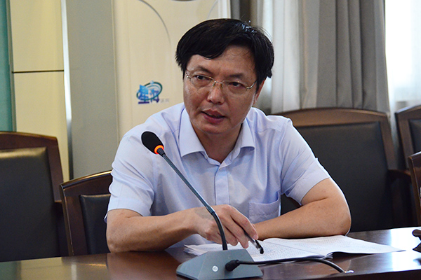 副校长李传起出席并主持会议（本文配图由大学生通讯社周雪瓴拍摄）