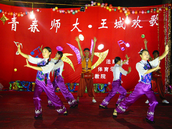 “青春师大·王城欢歌”专场，体育学院的同学们表演了舞蹈《黄河源头》。