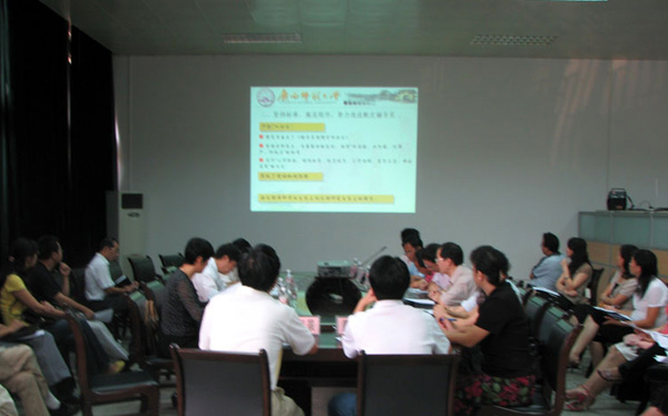 自治区检查组检查我校贯彻实施教育部《普通高等学校辅导员队伍建设规定》工作情况。