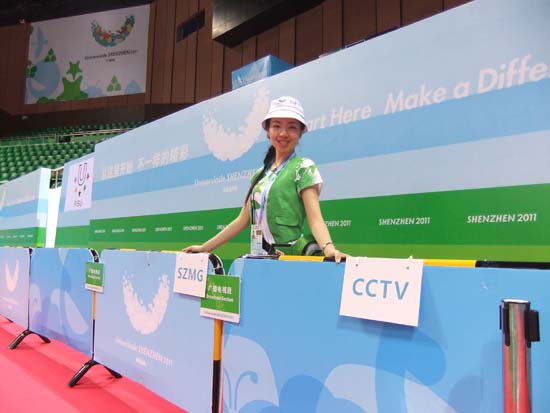 第九届中国青年优秀志愿者、我校学生黄湘婷在志愿服务现场