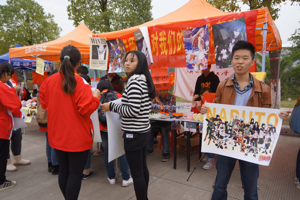 爱心义卖 让爱传递