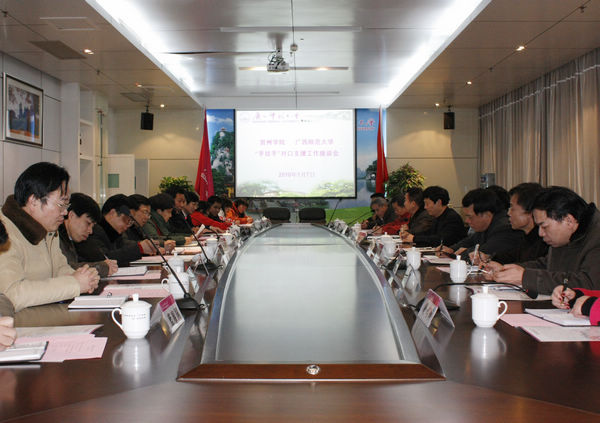 座谈会现场（校大学生记者团 甘科任摄）