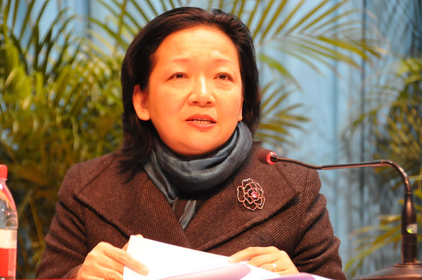 校党委王枬书记主持大会（赵晋凯 摄）