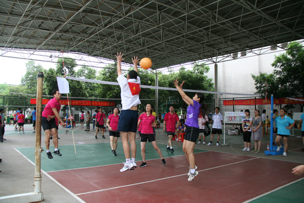 气排球比赛精彩场面