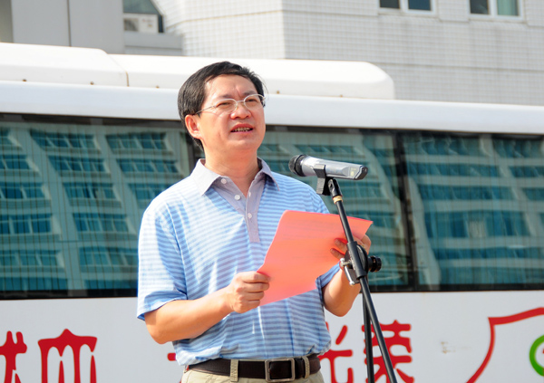 校党委副书记唐仁郭在开幕式上致辞。