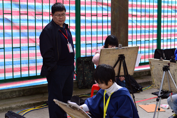 广西招生考试院普招处黄华吉处长视察考场