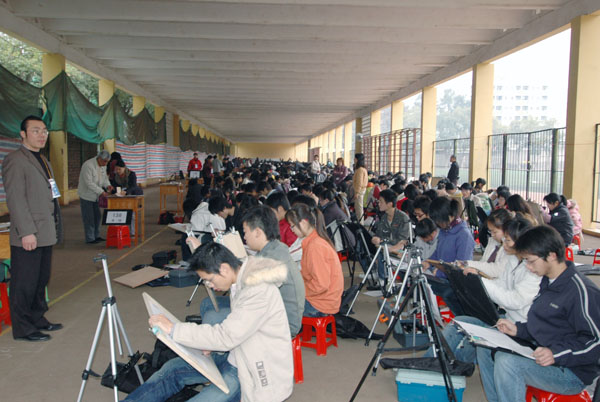2007年广西美术专业高考考场之二 (蒙丽/摄)