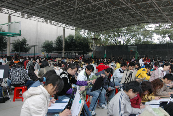 2007年广西美术专业高考考场之一 (蒙 丽/摄)