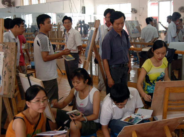 美术绘画比赛现场。