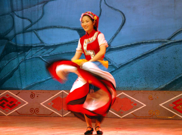 音乐舞蹈比赛片断。