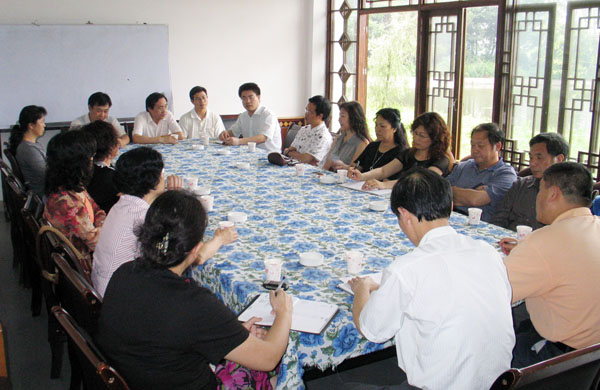 我校召开各民主党派负责人联席会议。