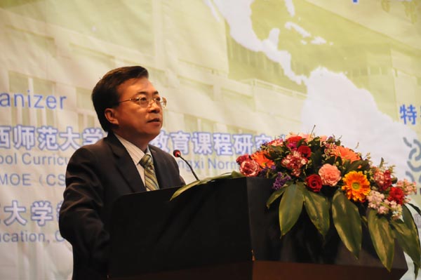 教育部基础教育课程教材发展中心主任田慧生致辞