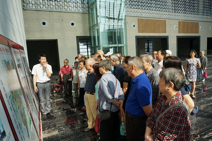 听取临桂新区规划建设情况介绍