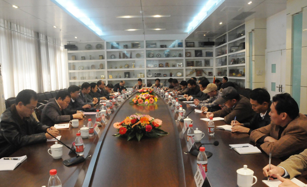 我校召开学位与研究生教育座谈会。