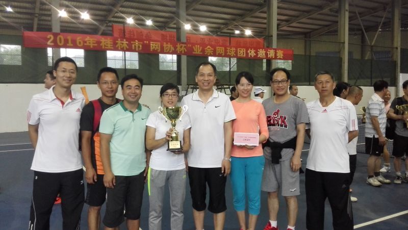 我校代表队赛后合影