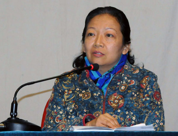 校党委书记王枬在会上做点评讲话。