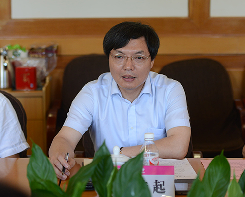 我校副校长李传起讲话