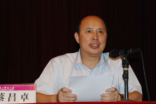 蔡昌卓副校长就离退休老同志比较关心的事宜进行说明