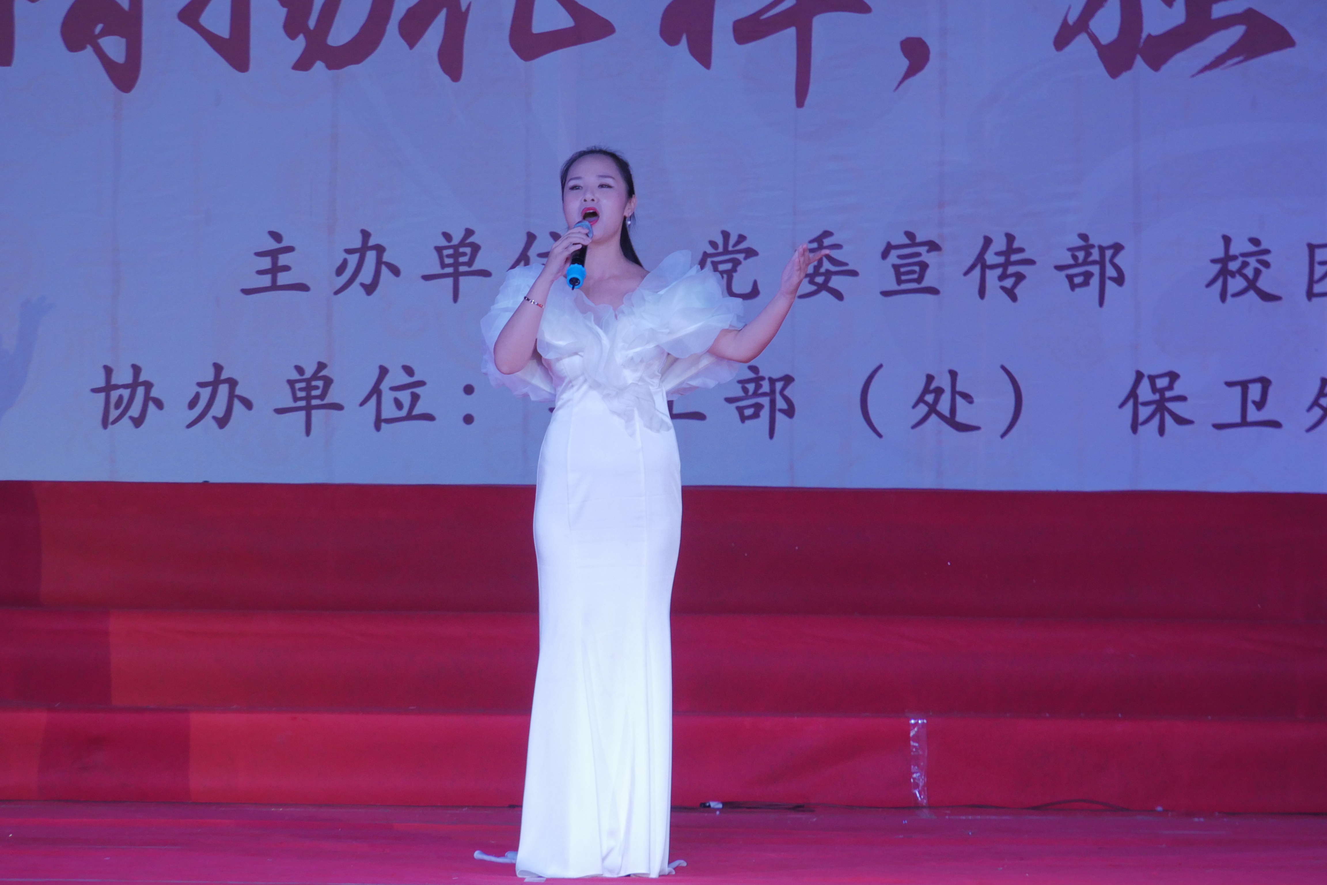 8女声独唱《共圆中国梦》作词：李勤作曲：汤子星演唱：文哲钊P3090536.JPG